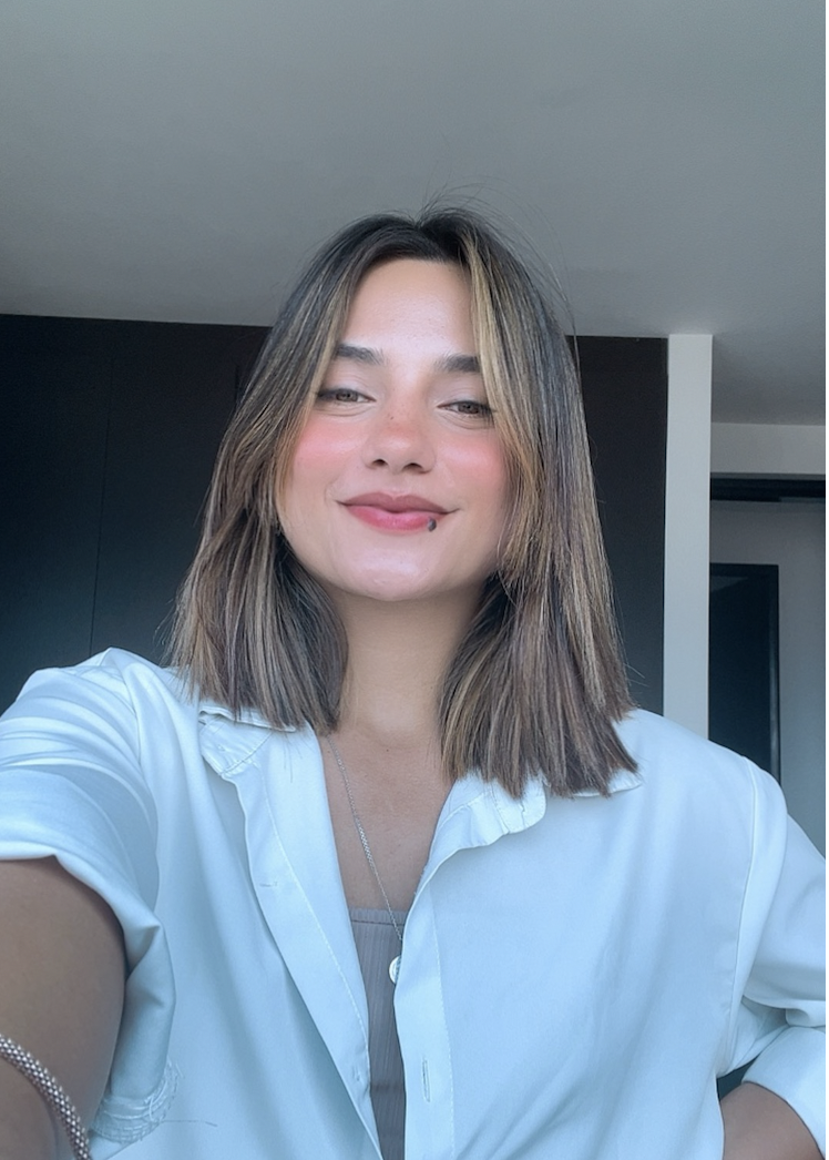 Esthefany trabajando como freelancer remota